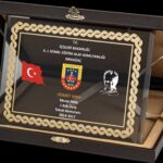 PB2103 Altın Yaldız Kristal Plaket - 4